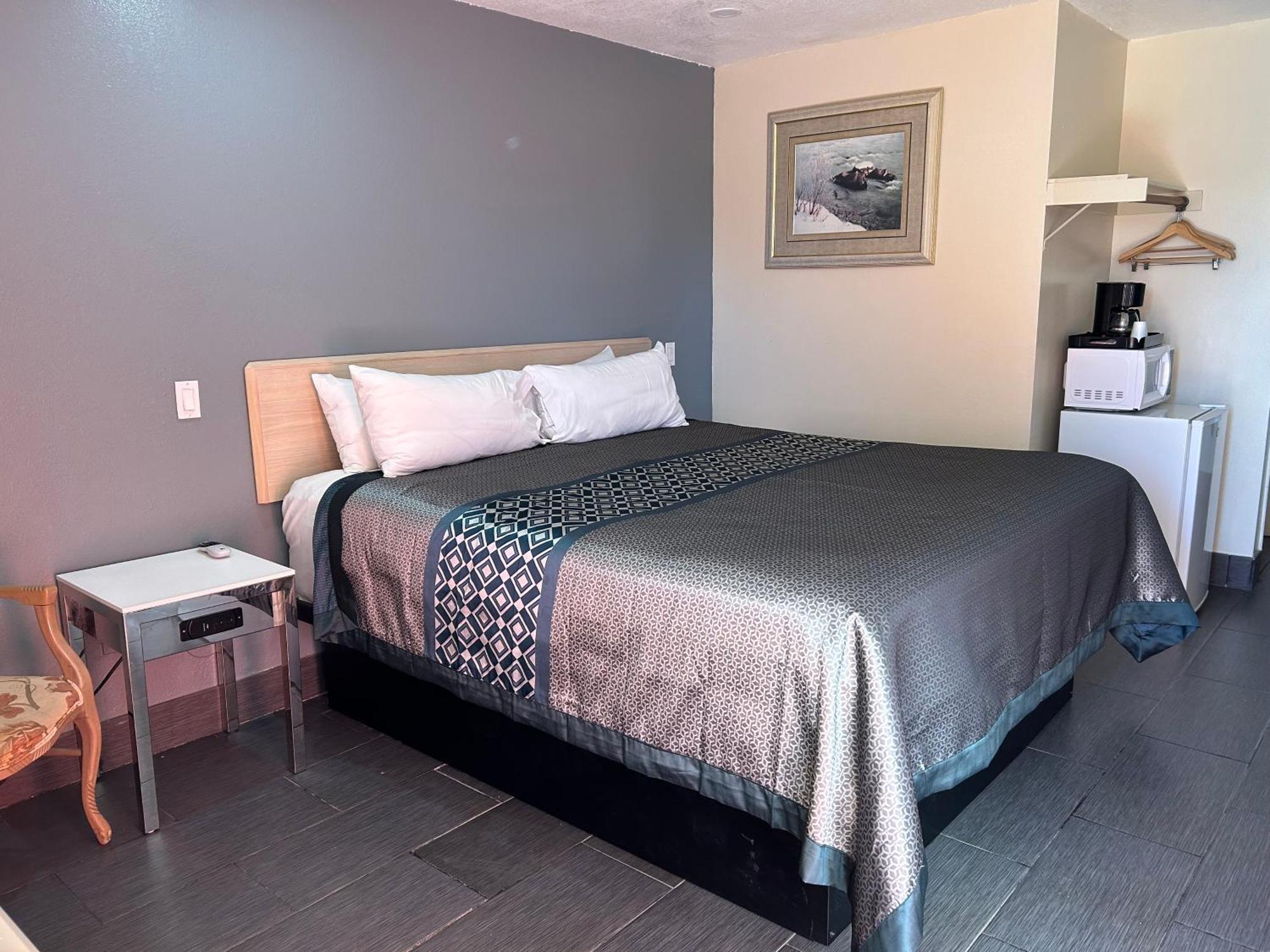 California Inn Hotel And Suites Adelanto Us 395 מראה חיצוני תמונה