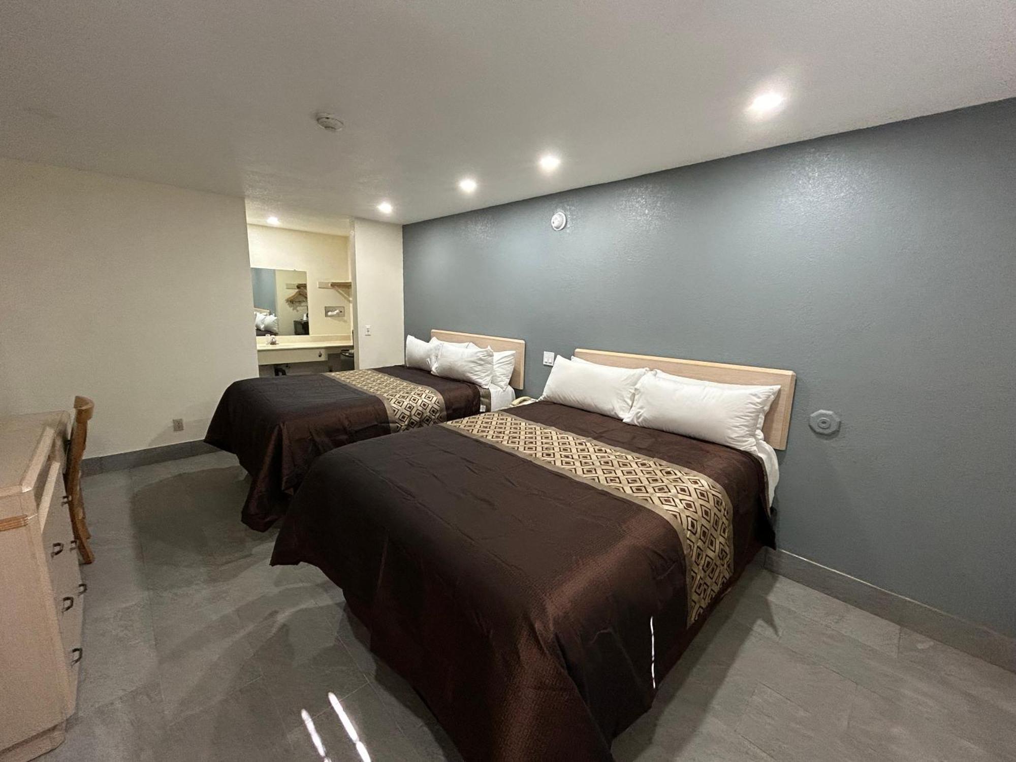 California Inn Hotel And Suites Adelanto Us 395 מראה חיצוני תמונה