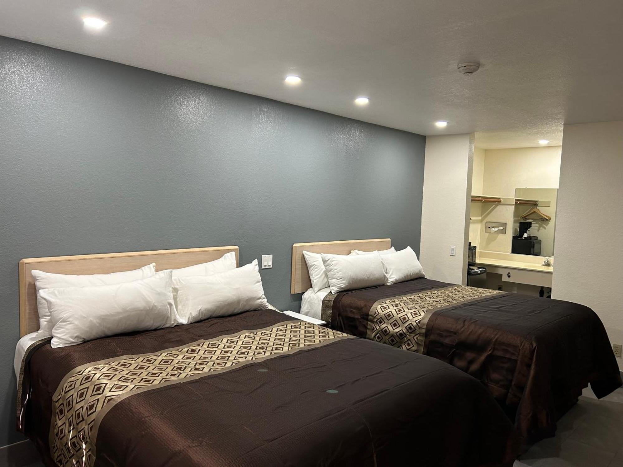 California Inn Hotel And Suites Adelanto Us 395 מראה חיצוני תמונה