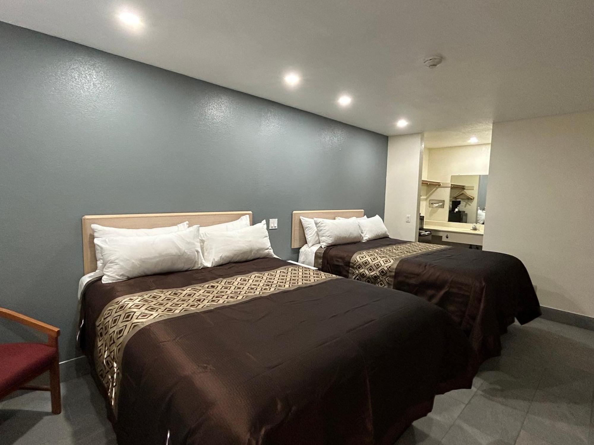 California Inn Hotel And Suites Adelanto Us 395 מראה חיצוני תמונה