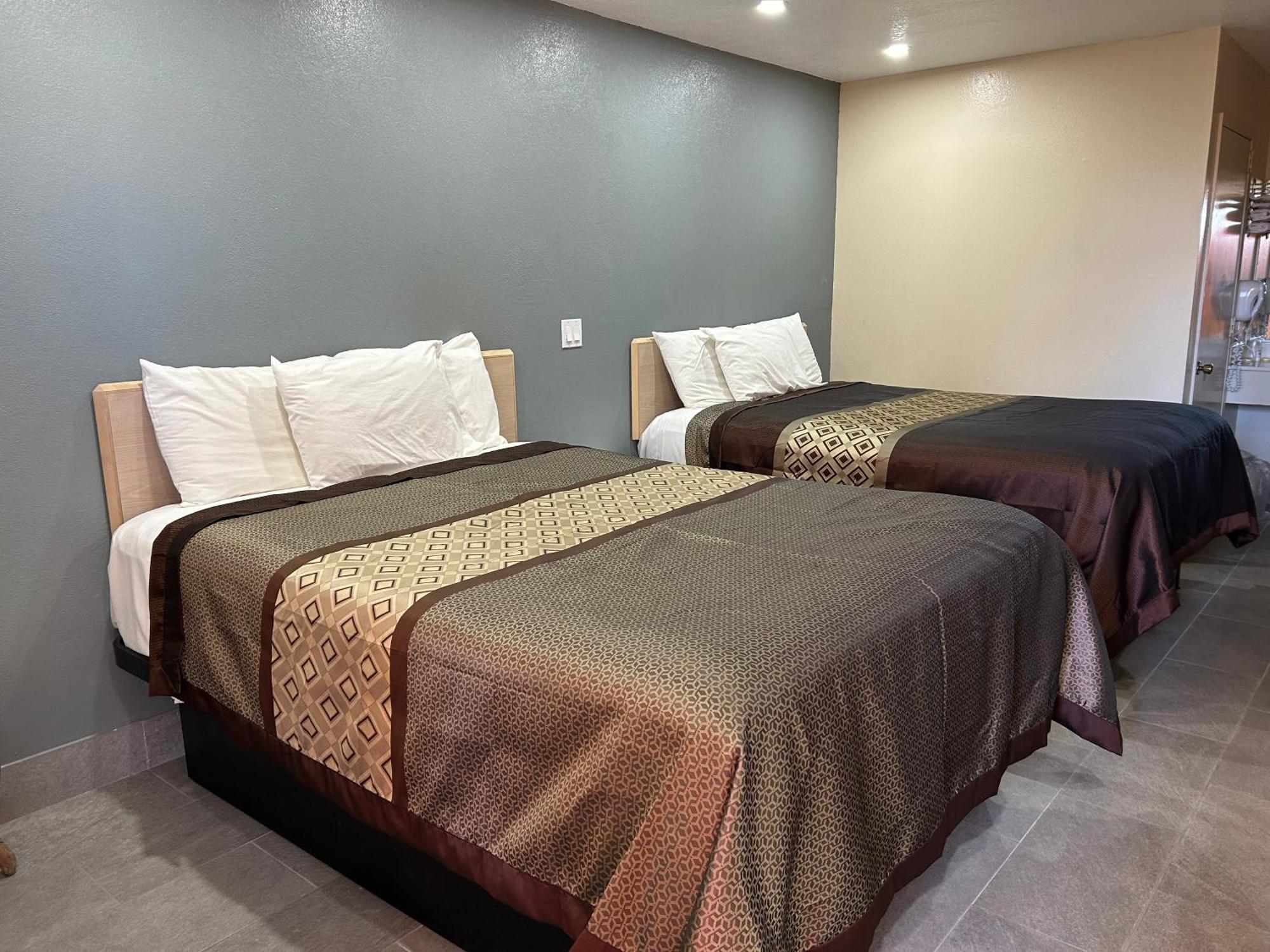 California Inn Hotel And Suites Adelanto Us 395 מראה חיצוני תמונה