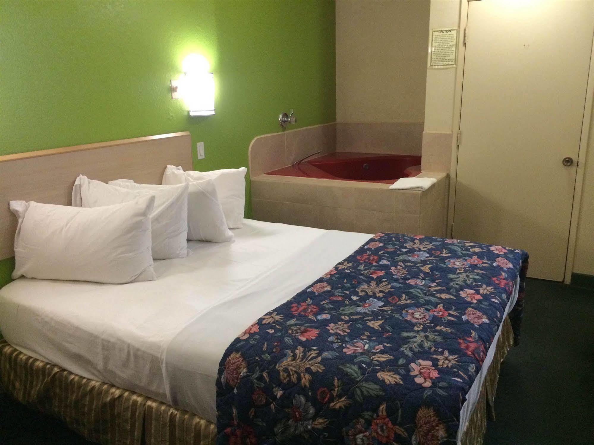 California Inn Hotel And Suites Adelanto Us 395 מראה חיצוני תמונה