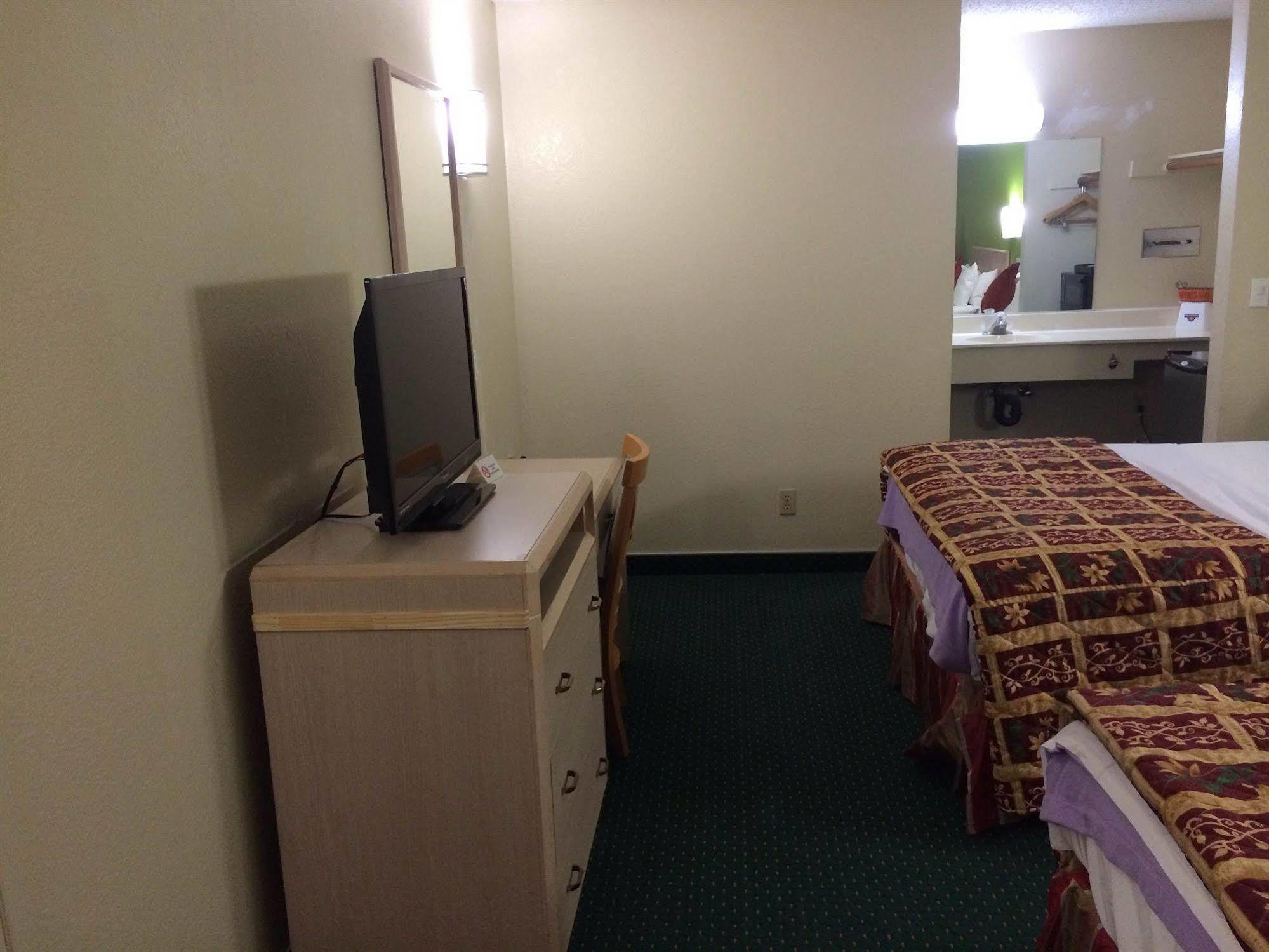 California Inn Hotel And Suites Adelanto Us 395 מראה חיצוני תמונה