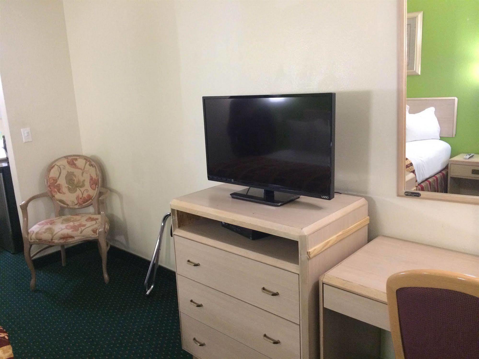 California Inn Hotel And Suites Adelanto Us 395 מראה חיצוני תמונה